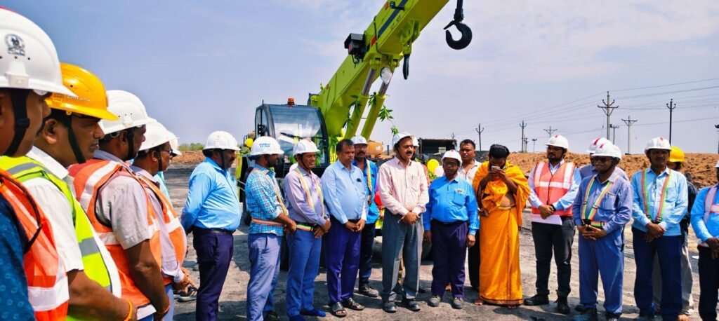 భద్రతకు ప్రాధాన్యమిస్తూ లక్ష్యాలు సాధించాలి