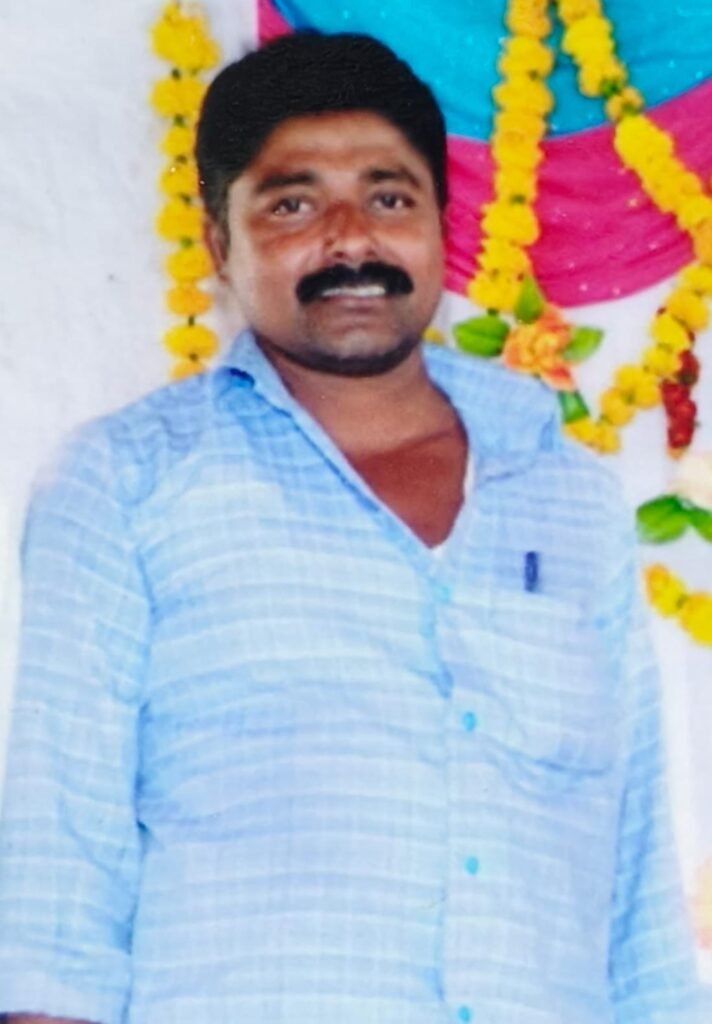 ట్రాక్టర్‌పై నుంచి జారి మెకానిక్ మృతి