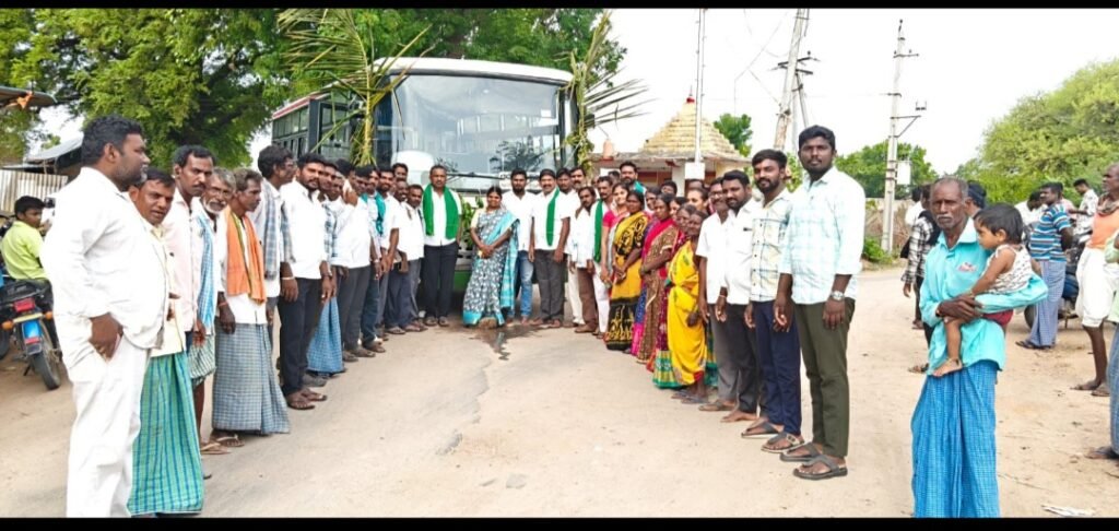 పల్లె వెలుగు బస్సును ప్రారంభించిన ఏఎంసీ చైర్మన్ సుధాకర్