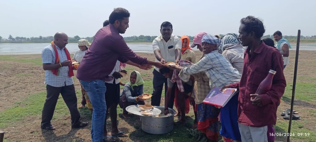 దుగ్గొండిలో ఉపాధి హామీ కూలీలకు అల్పాహారం పంపిణీ*