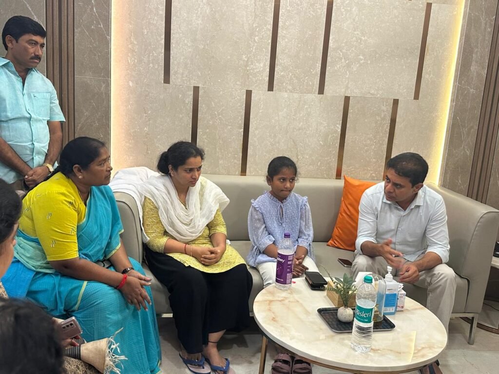 పెద్ది వైద్యానికి ప్రభుత్వం సహకరిస్తుంది : మంత్రి సీతక్క