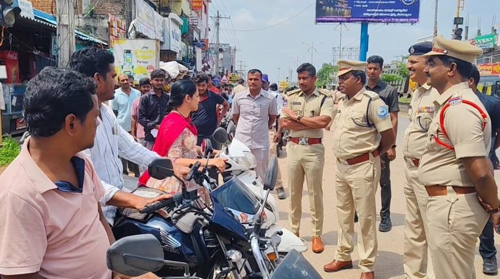 రోడ్డు భద్రత… ప్రతి ఒక్కరి బాధ్యత…