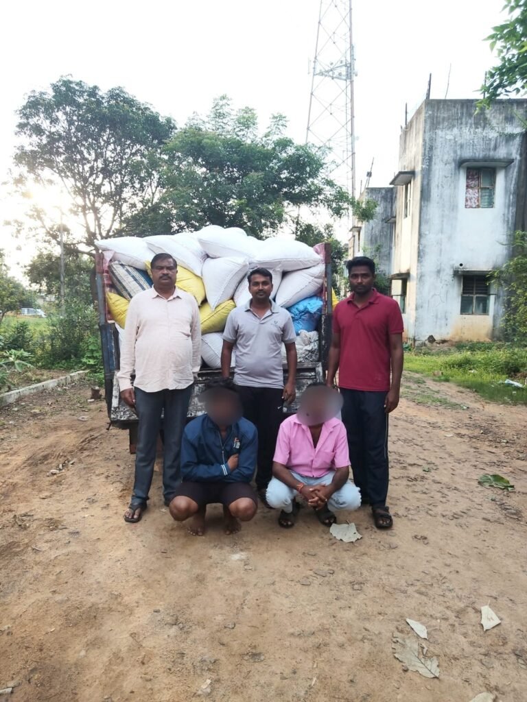 35 క్వింటాళ్ల పీడీఎస్ బియ్యాన్ని అక్రమంగా తరలిస్తున్న ఇద్దరు అరెస్ట్.