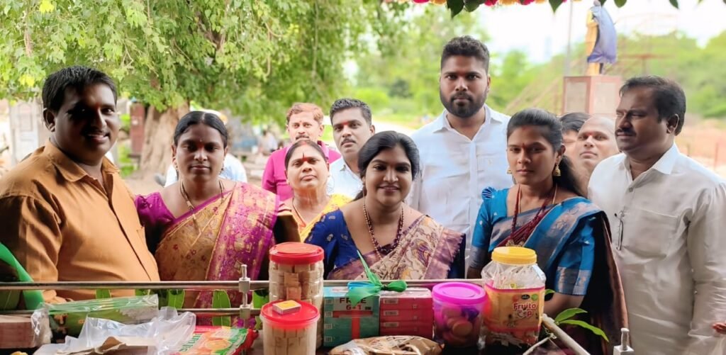 వంగరలో ఘనంగా ‘నూతన కిరాణం అండ్ జనరల్ స్టోర్’ ప్రారంభం.