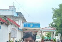 అద్దె చెల్లించలేదని దుకాణ సామాను బయటేసిన ఘనుడు.