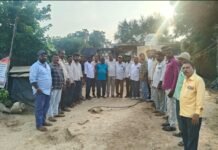 విద్యుత్ షాక్తో బాలిక మృతి: బాధిత కుటుంబానికి ఎమ్మెల్యే ఆర్థిక సాయం